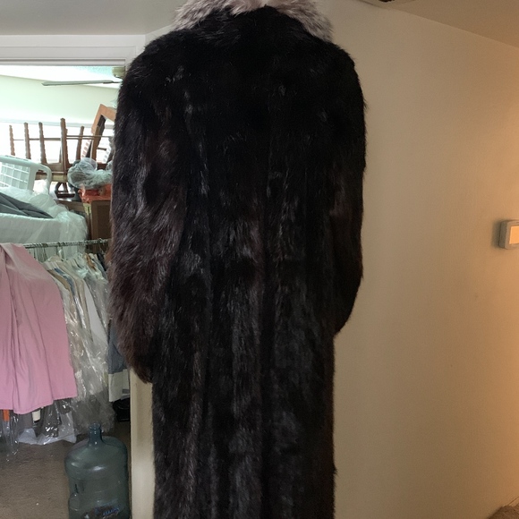 Full Length Alaskan custom built mink coat - Picture 2 of 3